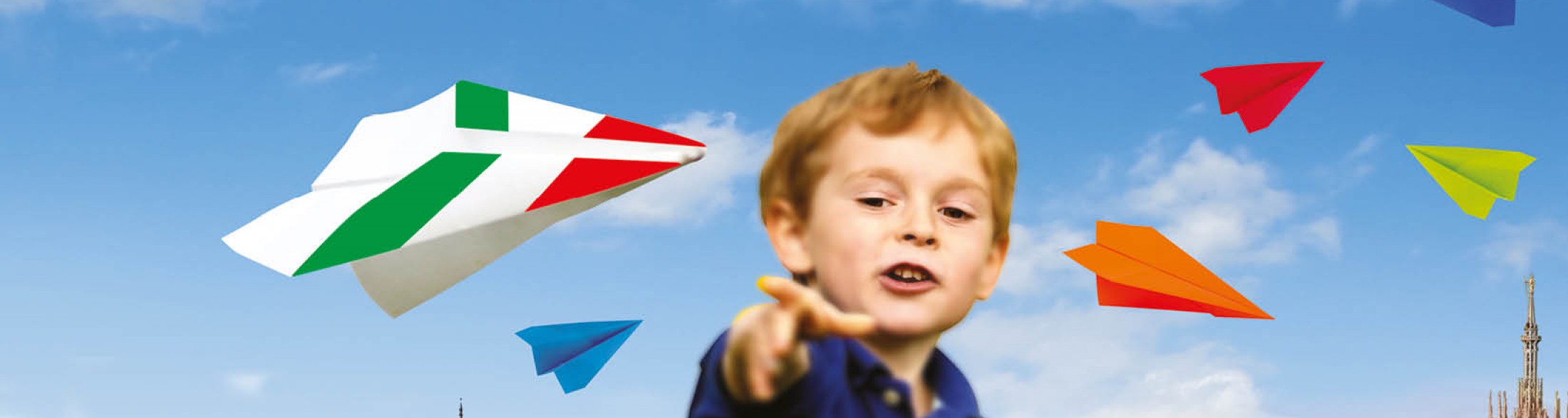 L'Italia prende il volo: gara di aeroplanini di carta