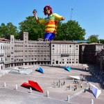 L'Italia prende il volo: gara di aeroplanini di carta