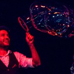 L'Italia prende il volo: gara di aeroplanini di carta