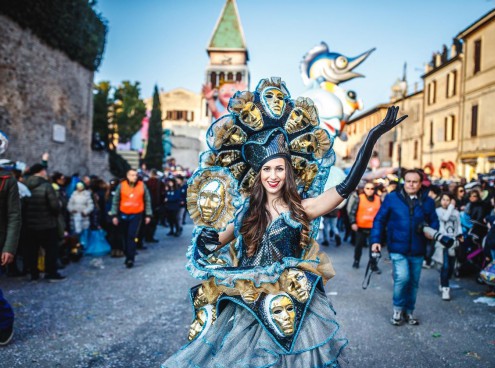 Italia in Miniatura sfila al Carnevale di Fano con gli altri parchi Costa