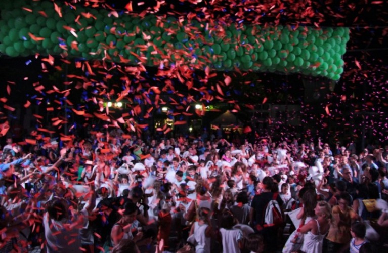 Sabato 8 agosto: ritorna il pigiama party più divertente della Riviera