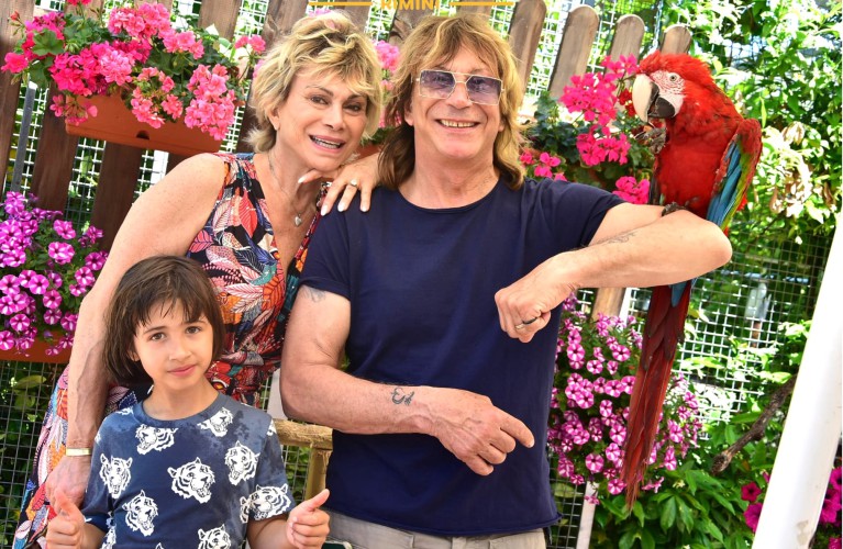 Omaggio alla Carrà con il Tuca Tuca Remix di Carmen Russo ed Enzo Paolo Turchi